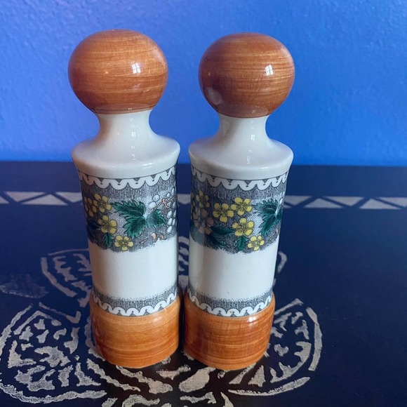 Vintage German Salt and Pepper Shakers - Picture 3 of 4